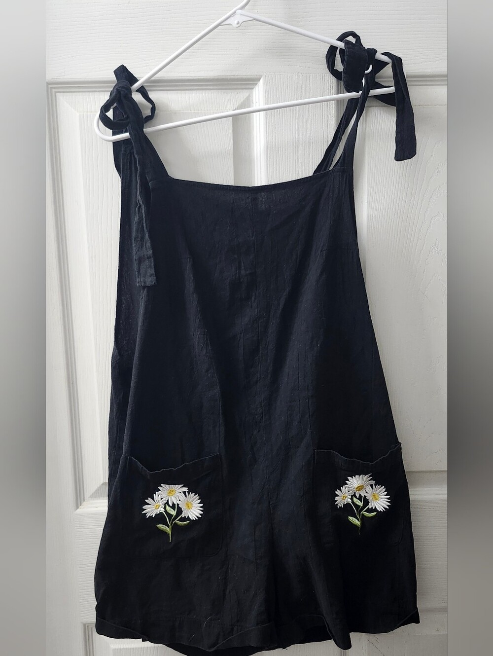 Black Tie-Shoulder Daisy overalls